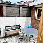 Tiny House Zaandam, Tranquility And Easy Connection
